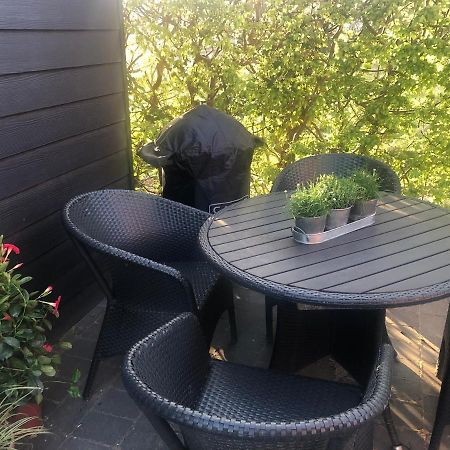 Nyistandsat Hojloftet Kaelderlejlighed Pa 70 M2 I Viborg Centrum, Med Plads Til 4 Personer Kültér fotó